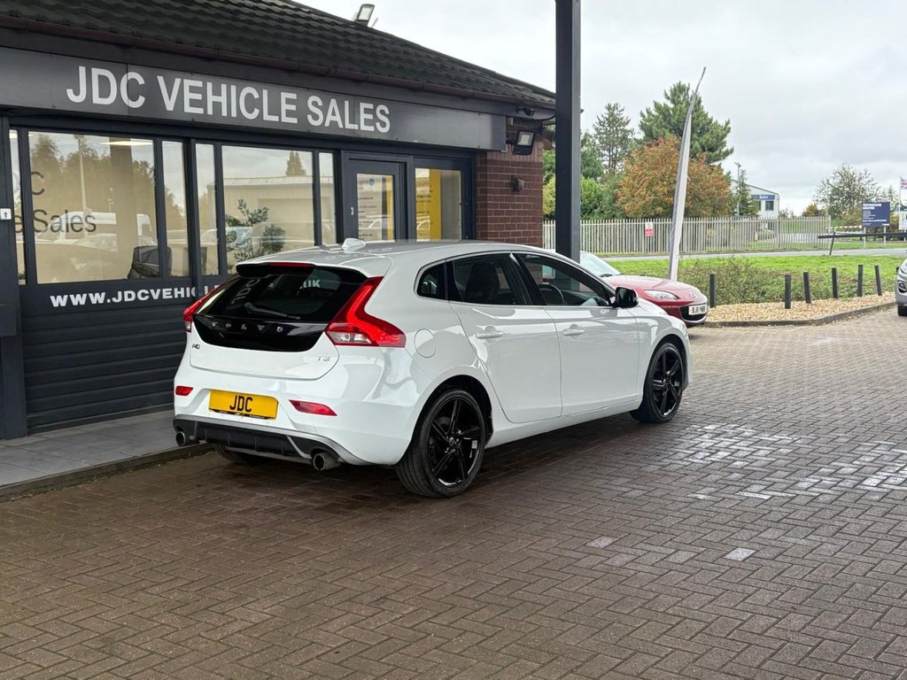 Used Volvo V40 2014 for sale - 76256231: Photo 11