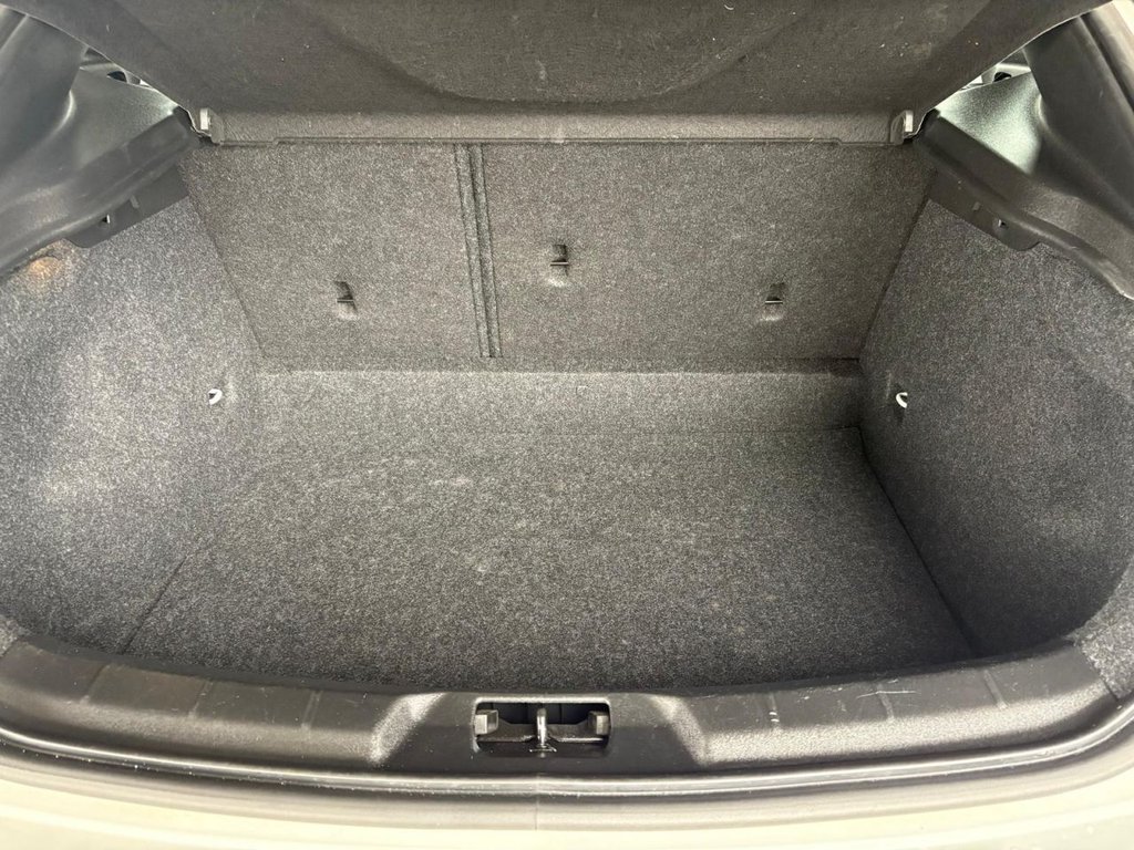 Used Volvo V40 2014 for sale - 76256231: Photo 13