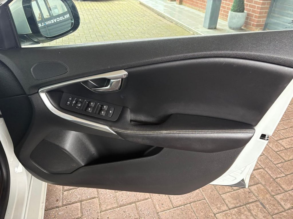 Used Volvo V40 2014 for sale - 76256231: Photo 17