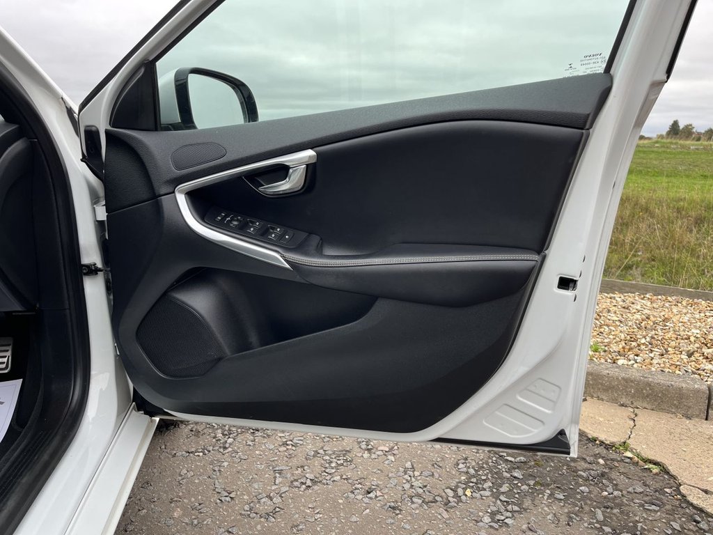 Used Volvo V40 2014 for sale - 76256231: Photo 23