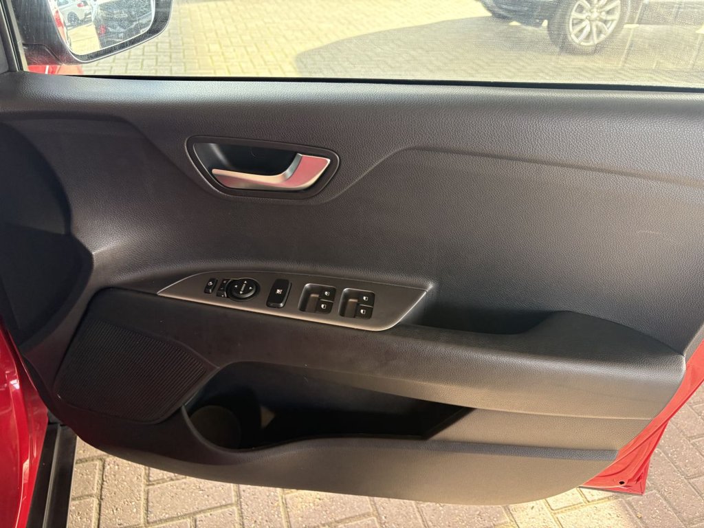 Used Kia Stonic 2024 for sale - 76520538: Photo 14