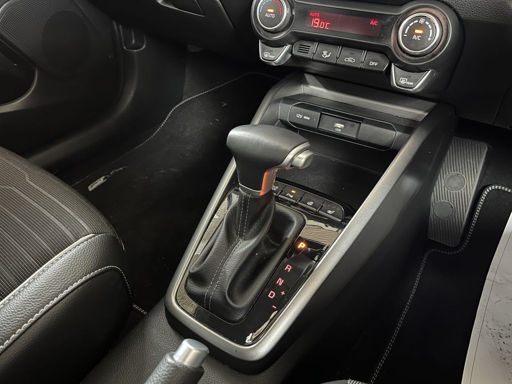 Used Kia Stonic 2024 for sale - 76520538: Photo 31