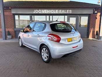Used Peugeot 208 2014 for sale - 78401805: Photo