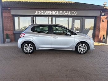 Used Peugeot 208 2014 for sale - 78401805: Photo