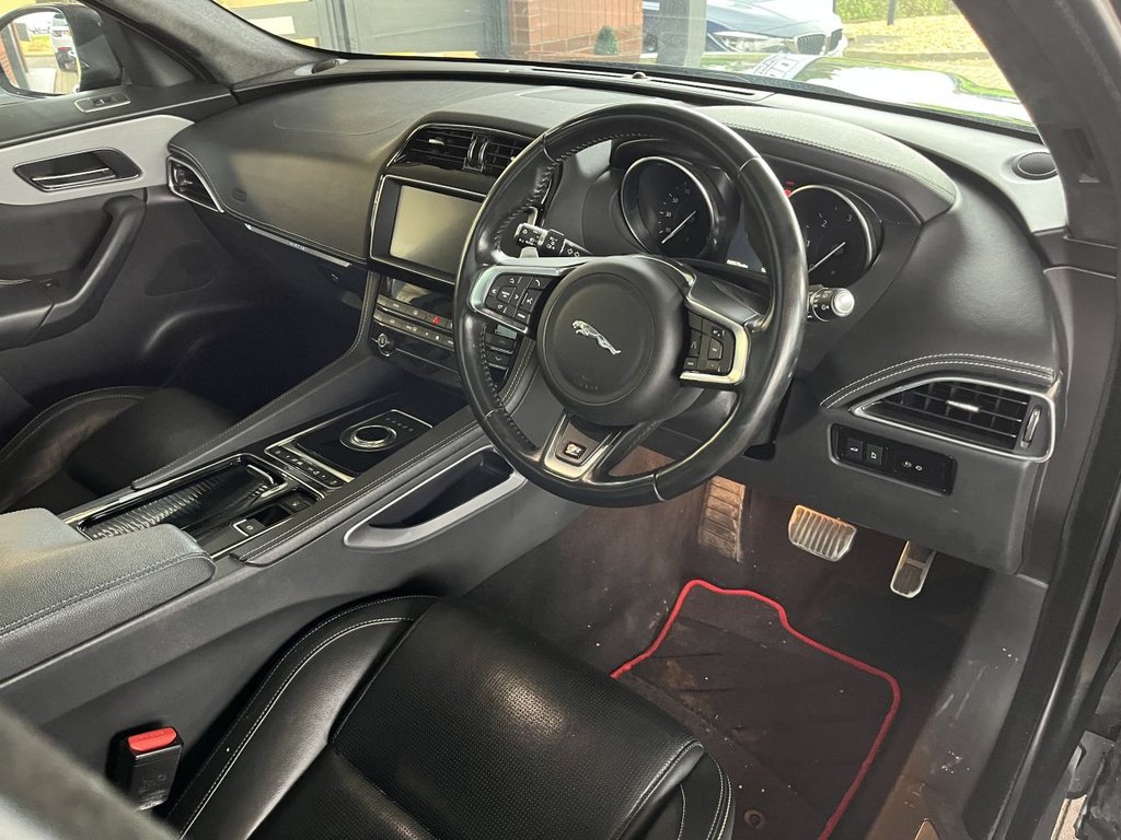 Used Jaguar F-Pace 2020 for sale - 76986132: Photo 16