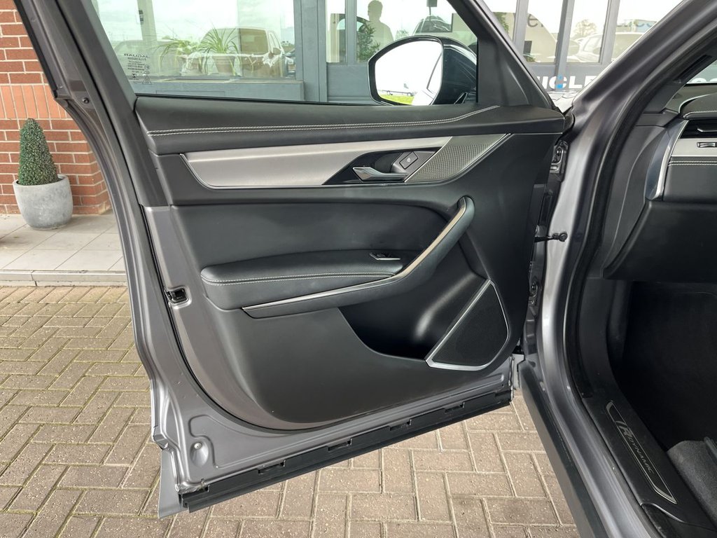 Used Jaguar F-Pace 2021 for sale - 78083122: Photo 43