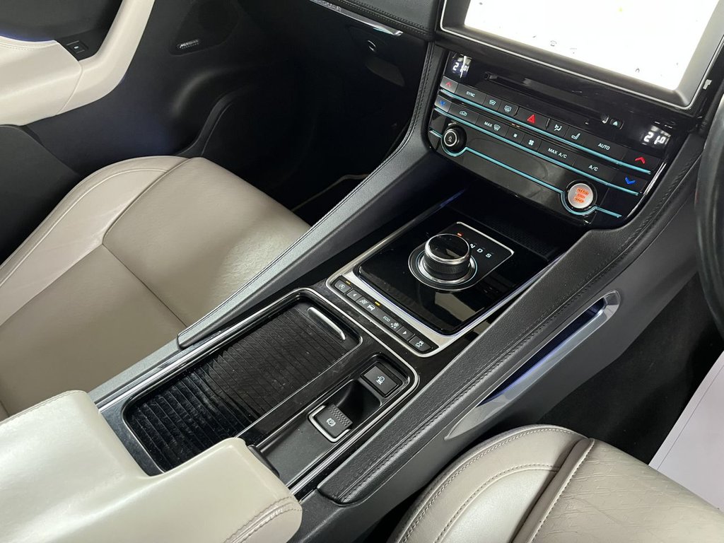 Used Jaguar F-Pace 2016 for sale - 77276310: Photo 34