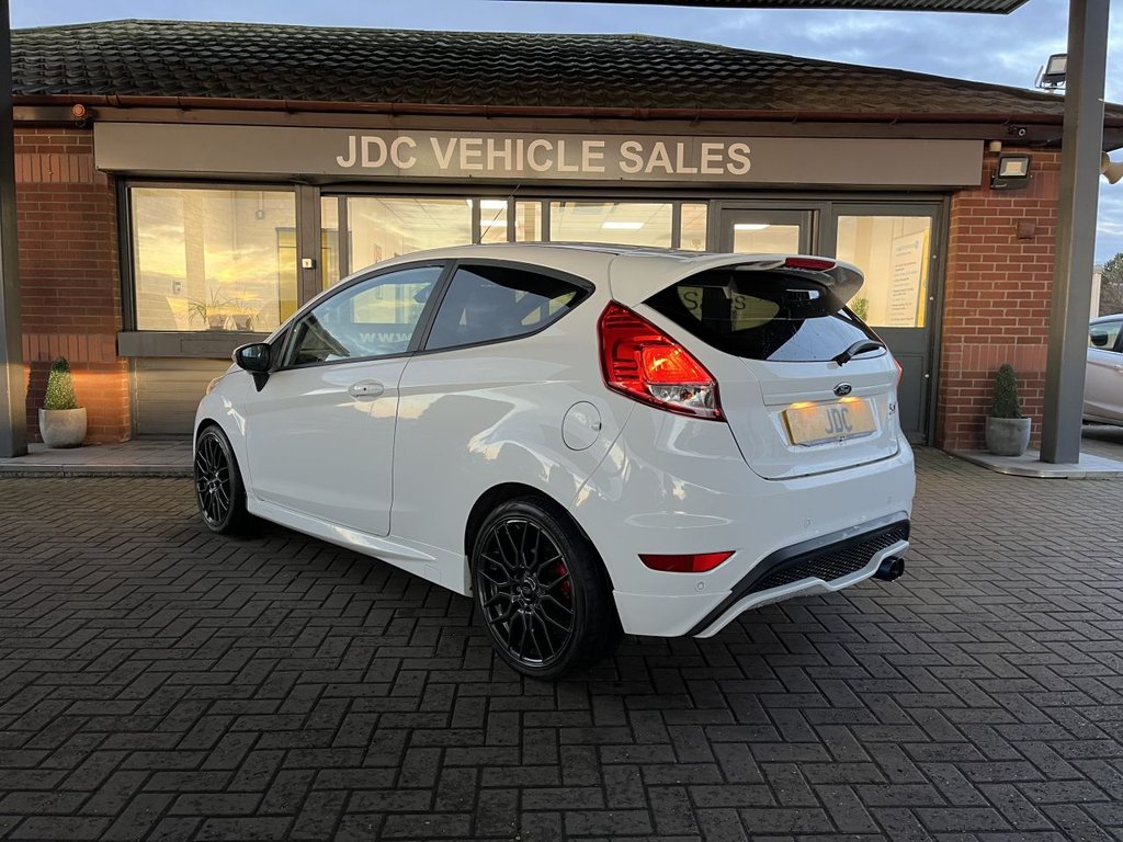 Used Ford Fiesta 2014 for sale - 76740561: Photo 2