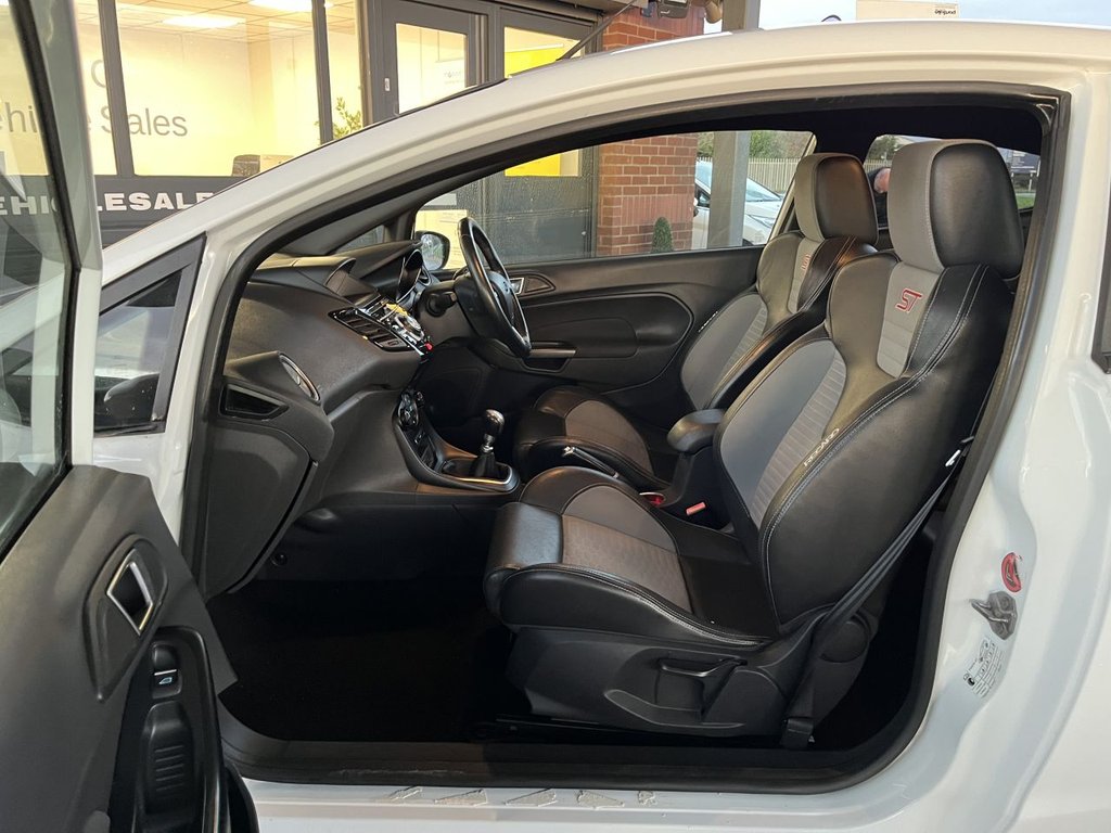 Used Ford Fiesta 2014 for sale - 76740561: Photo 24