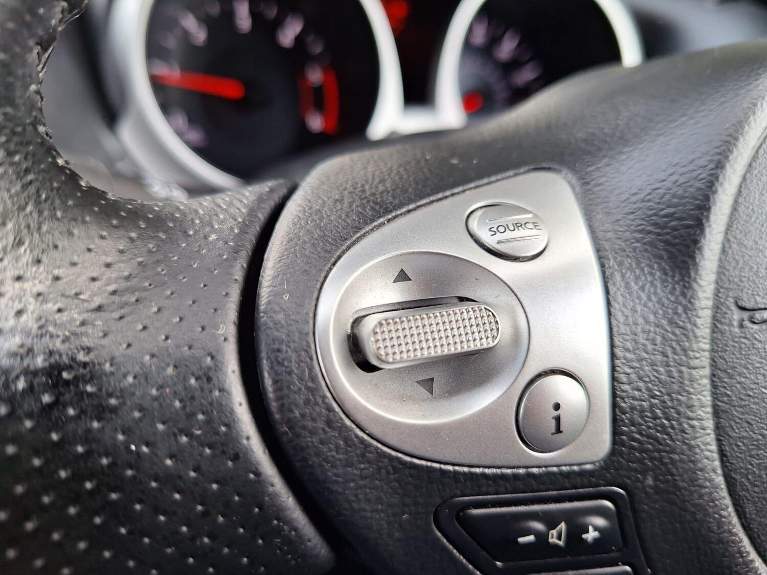 Used Nissan Juke 2016 for sale - 76350691: Photo 35