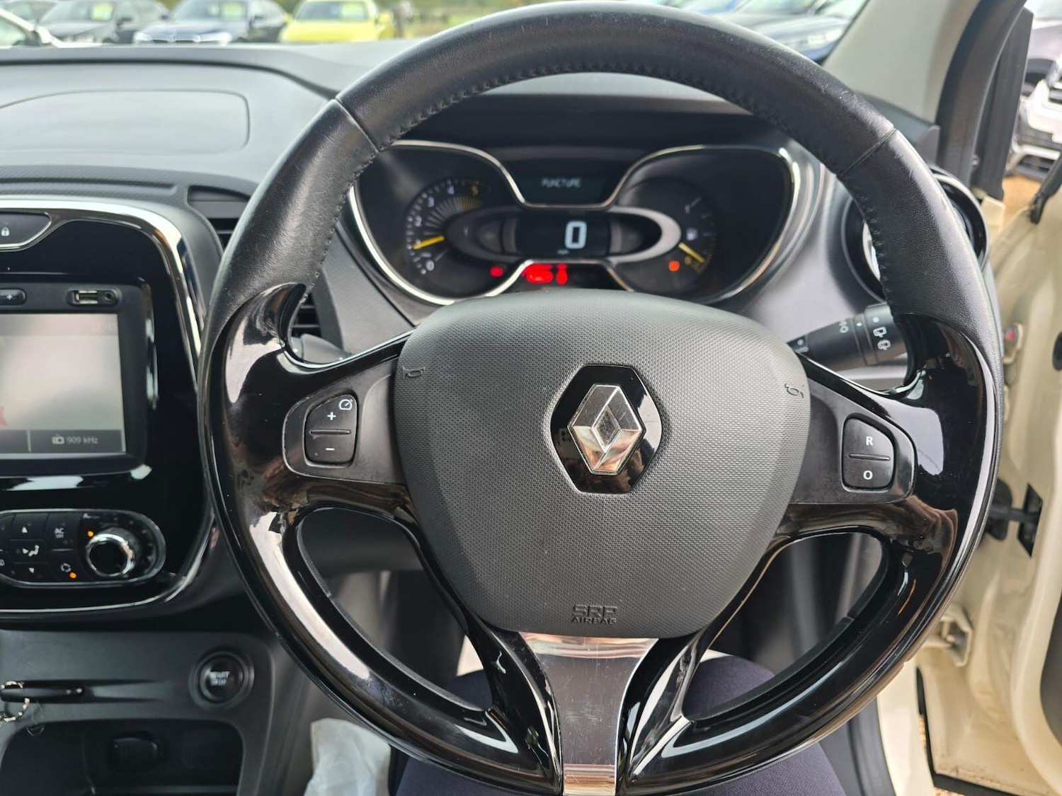 Used Renault Captur 2014 for sale - 76420251: Photo 22