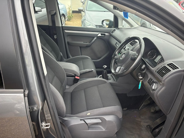 Used Volkswagen Touran 2012 for sale - 76310085: Photo 10