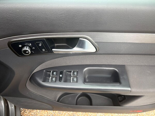 Used Volkswagen Touran 2012 for sale - 76310085: Photo 11