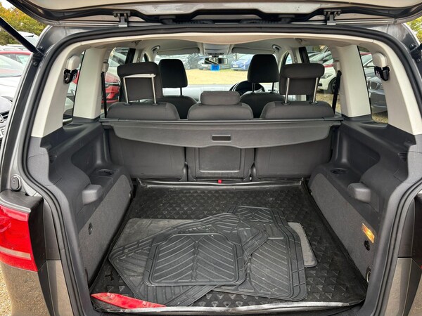 Used Volkswagen Touran 2012 for sale - 76310085: Photo 12