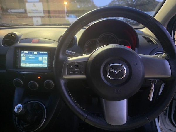 Used Mazda Mazda2 2013 for sale - 76251702: Photo 22