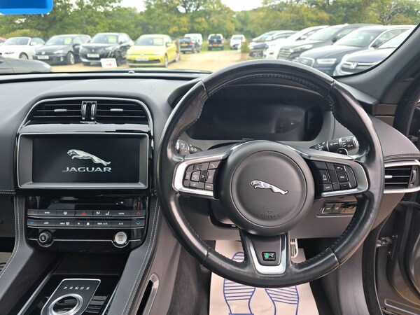 Used Jaguar F-Pace 2017 for sale - 76168606: Photo 12
