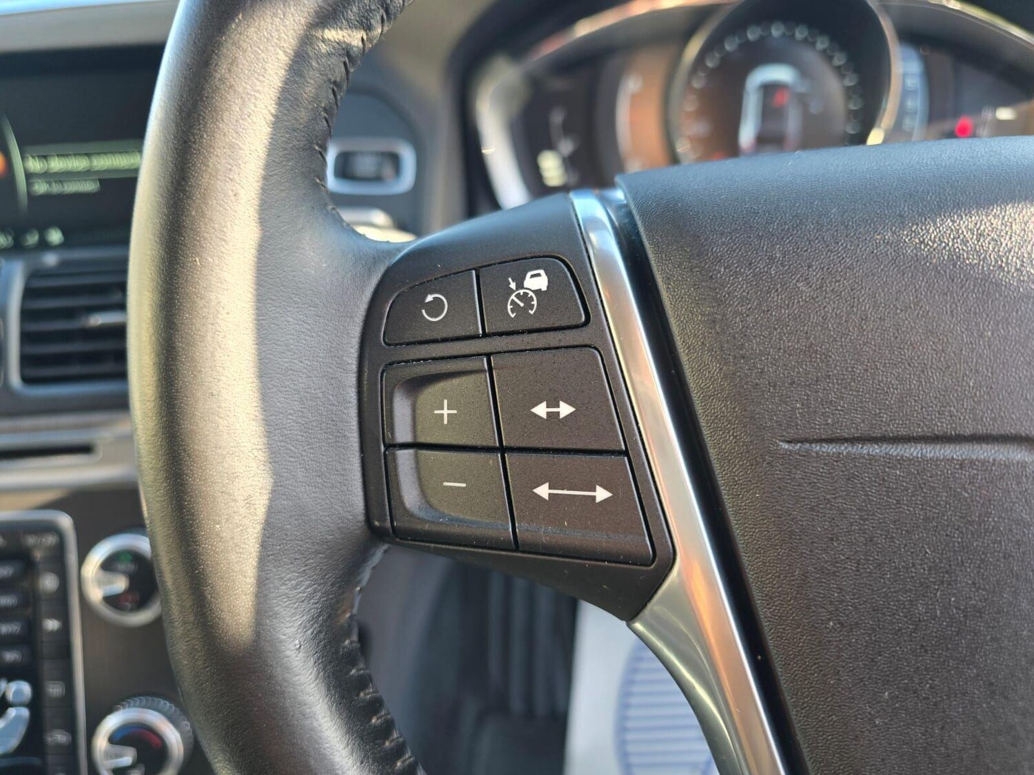 Used Volvo XC60 2016 for sale - 76528842: Photo 23