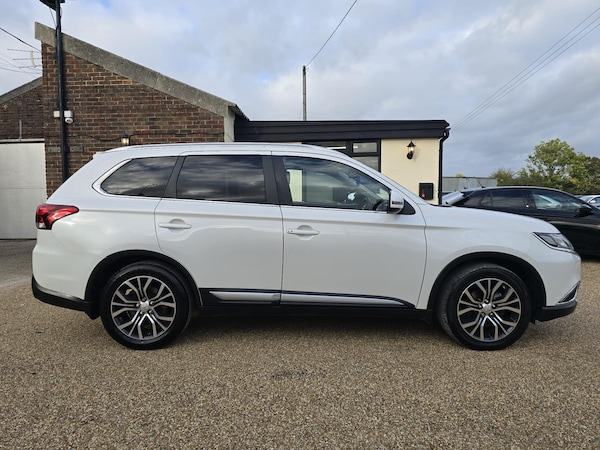 Used Mitsubishi Outlander 2016 for sale - 76229379: Photo 4
