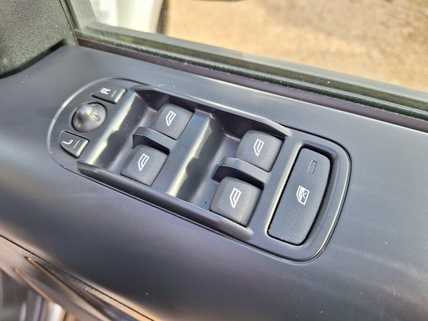 Used Land Rover Freelander 2 2011 for sale - 76361692: Photo 17