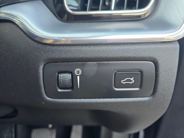 Used Volvo XC60 2018 for sale - 75981881: Photo 23