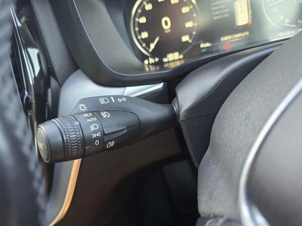 Used Volvo XC60 2018 for sale - 75981881: Photo 30