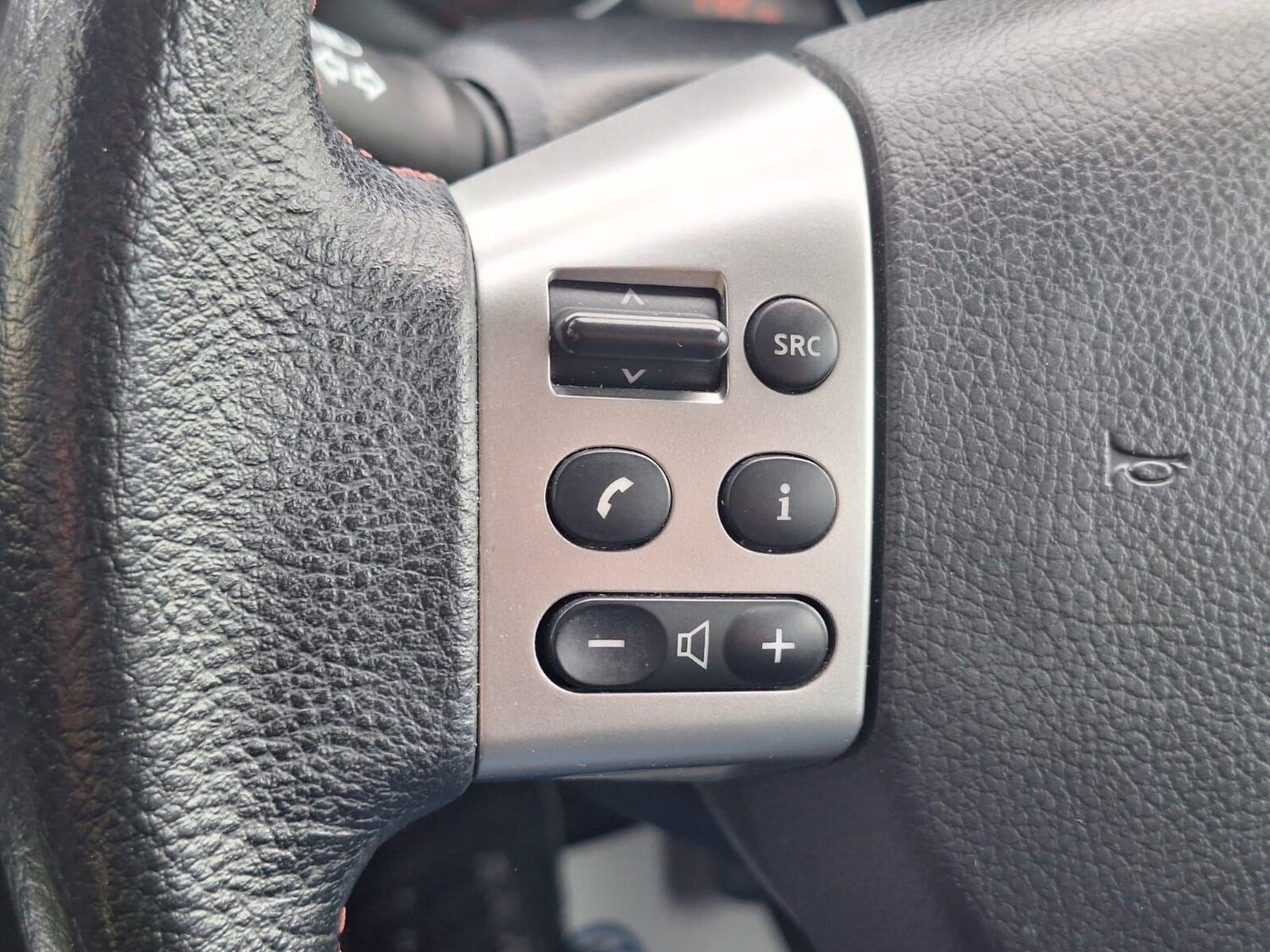 Used Nissan Note 2011 for sale - 76474801: Photo 24