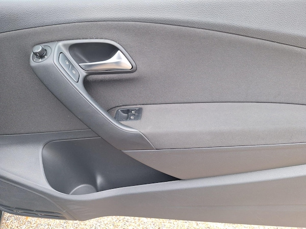 Used Volkswagen Polo 2011 for sale - 76310079: Photo 13