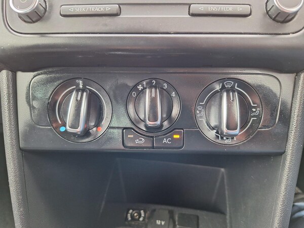 Used Volkswagen Polo 2011 for sale - 76310079: Photo 27