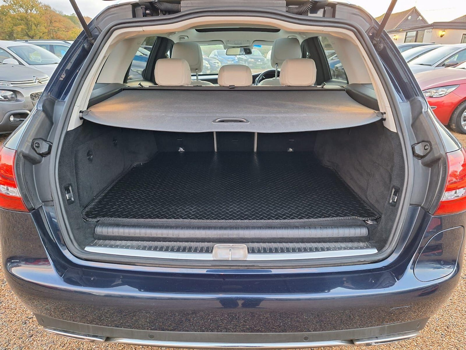 Used Mercedes-Benz C Class 2017 for sale - 76501228: Photo 56