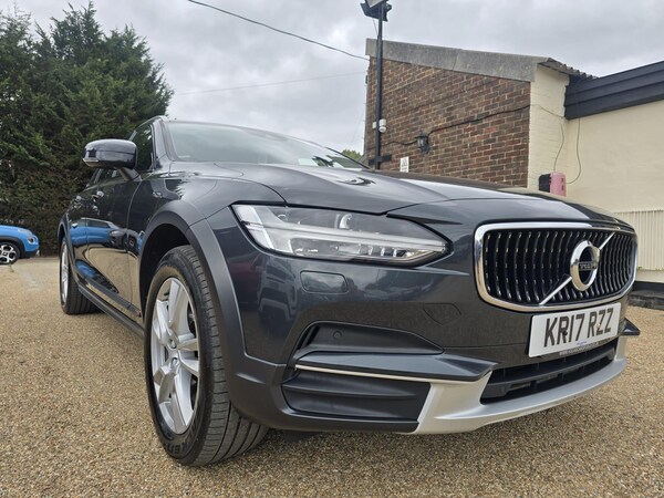 Used Volvo V90 Cross Country 2017 for sale - 75981893: Photo 1