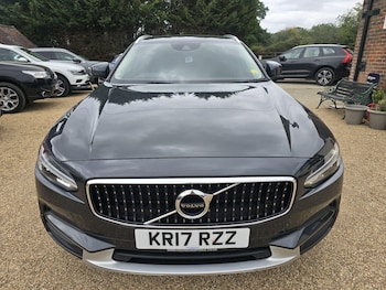 Used Volvo V90 Cross Country 2017 for sale - 75981893: Photo