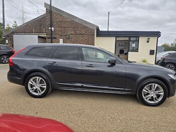 Used Volvo V90 Cross Country 2017 for sale - 75981893: Photo