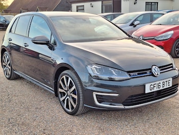 Volkswagen - Golf