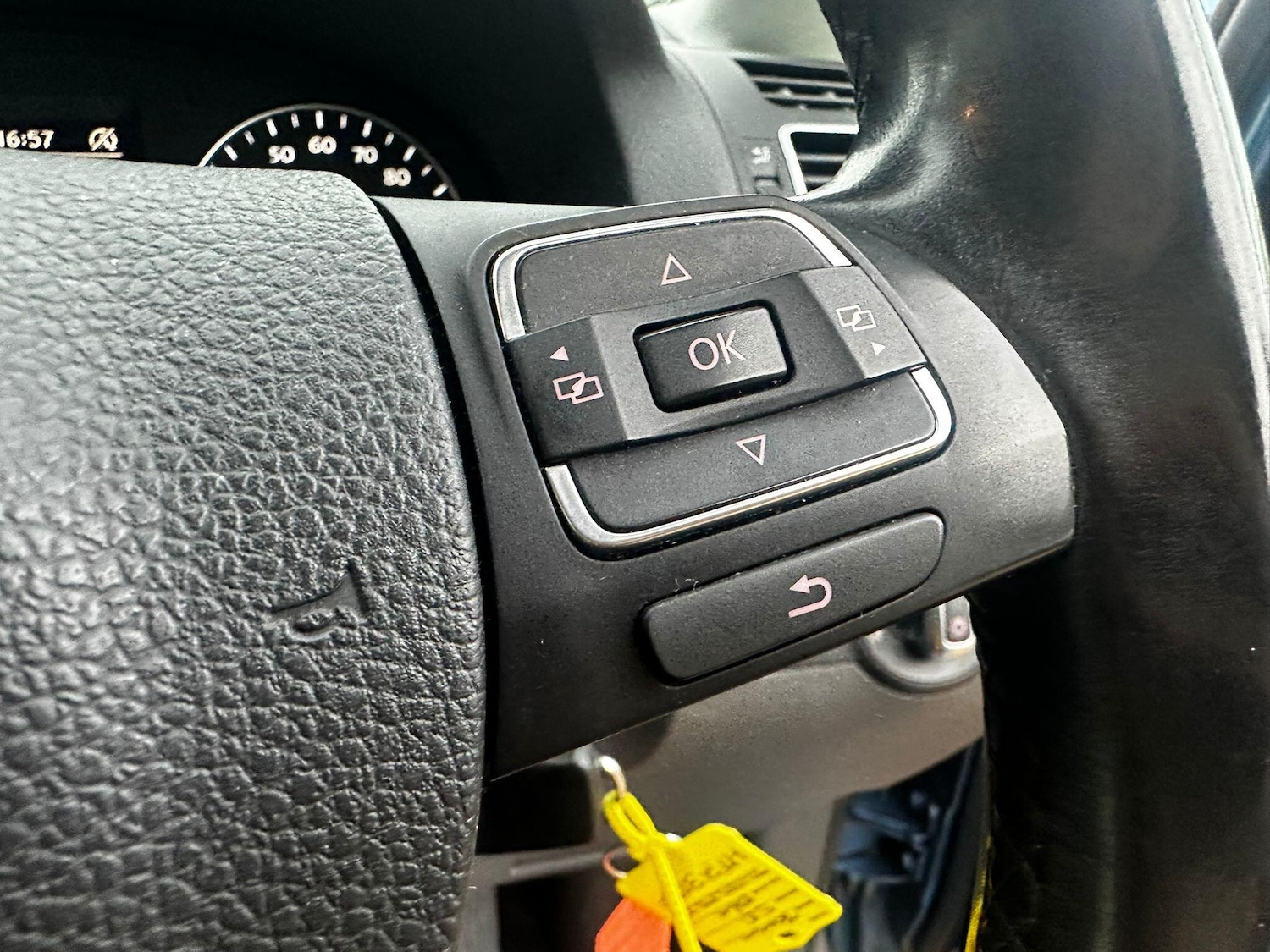 Used Volkswagen Touran 2015 for sale - 76420257: Photo 25