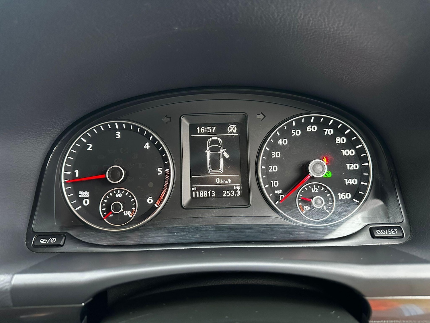 Used Volkswagen Touran 2015 for sale - 76420257: Photo 30