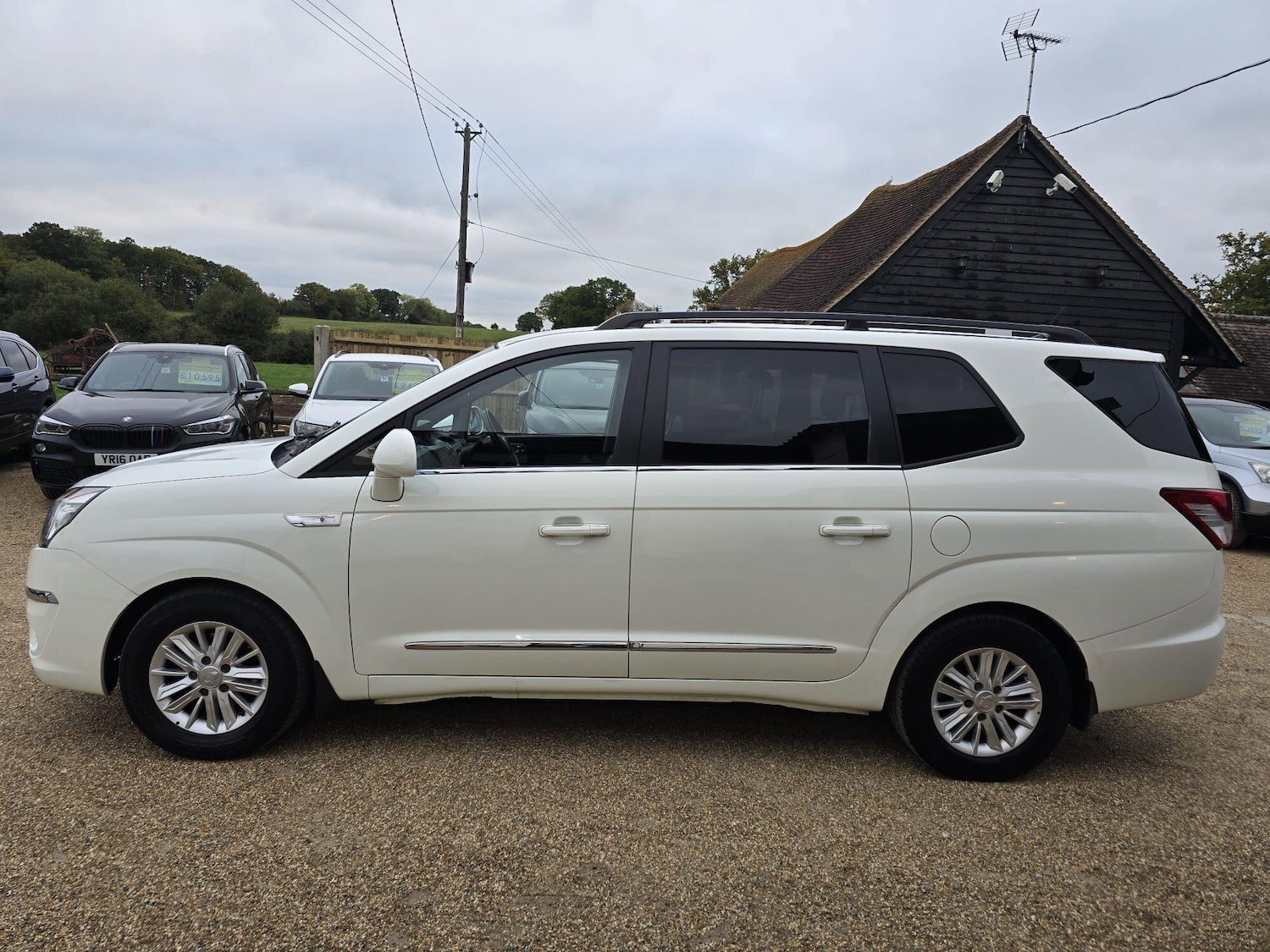 Used Ssangyong Turismo 2017 for sale - 76271840: Photo 7