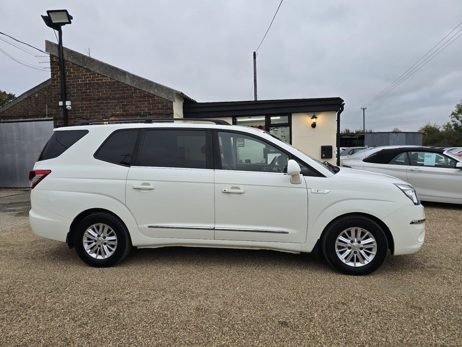 Used Ssangyong Turismo 2017 for sale - 76271840: Photo 8