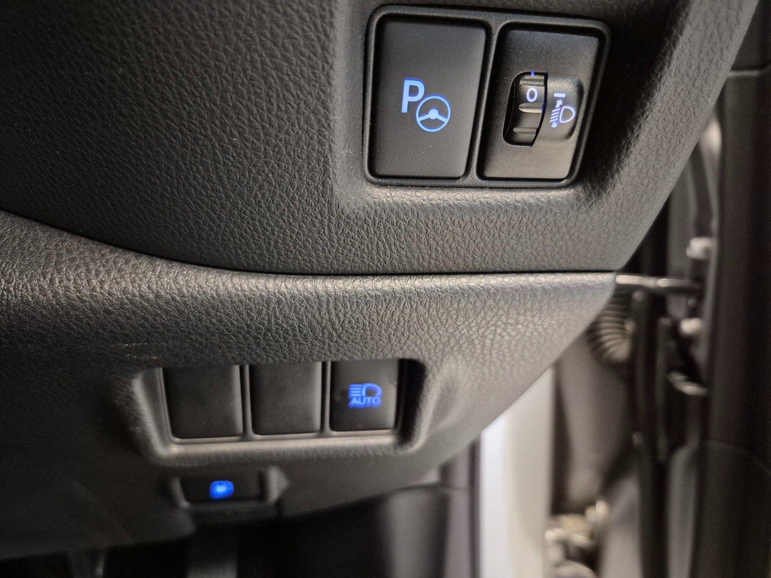 Used Toyota C-HR 2019 for sale - 76528846: Photo 14