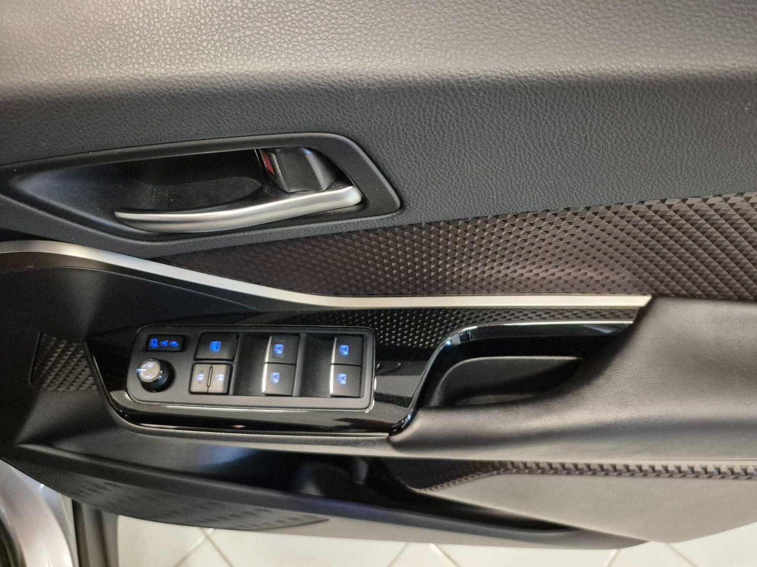 Used Toyota C-HR 2019 for sale - 76528846: Photo 16