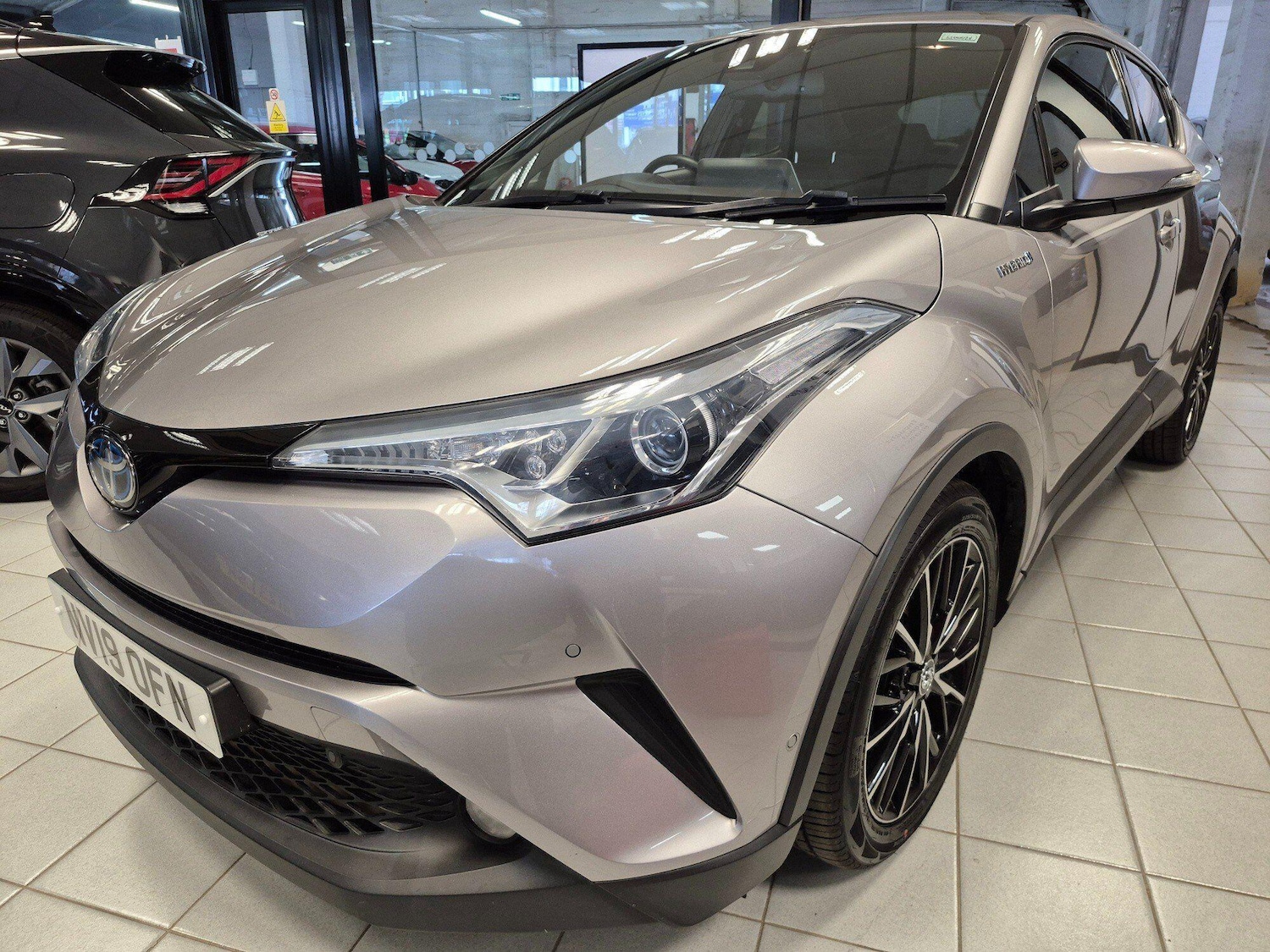 Used Toyota C-HR 2019 for sale - 76528846: Photo 3