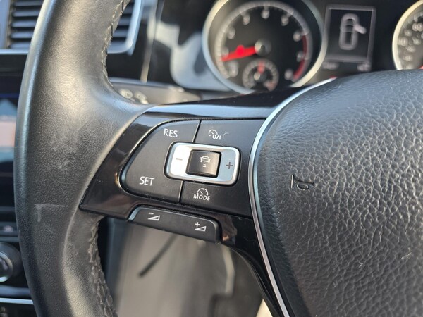 Used Volkswagen Golf 2017 for sale - 76251703: Photo 17