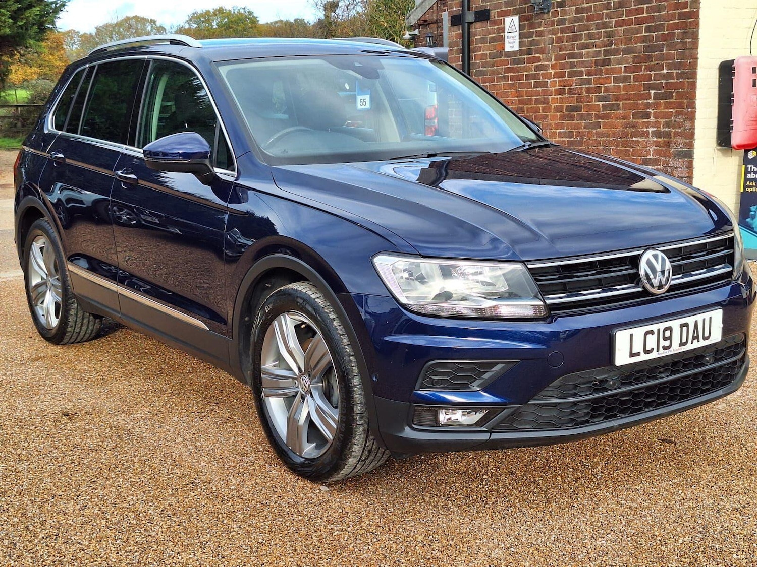 Used Volkswagen Tiguan 2019 for sale - 76474768: Photo 1