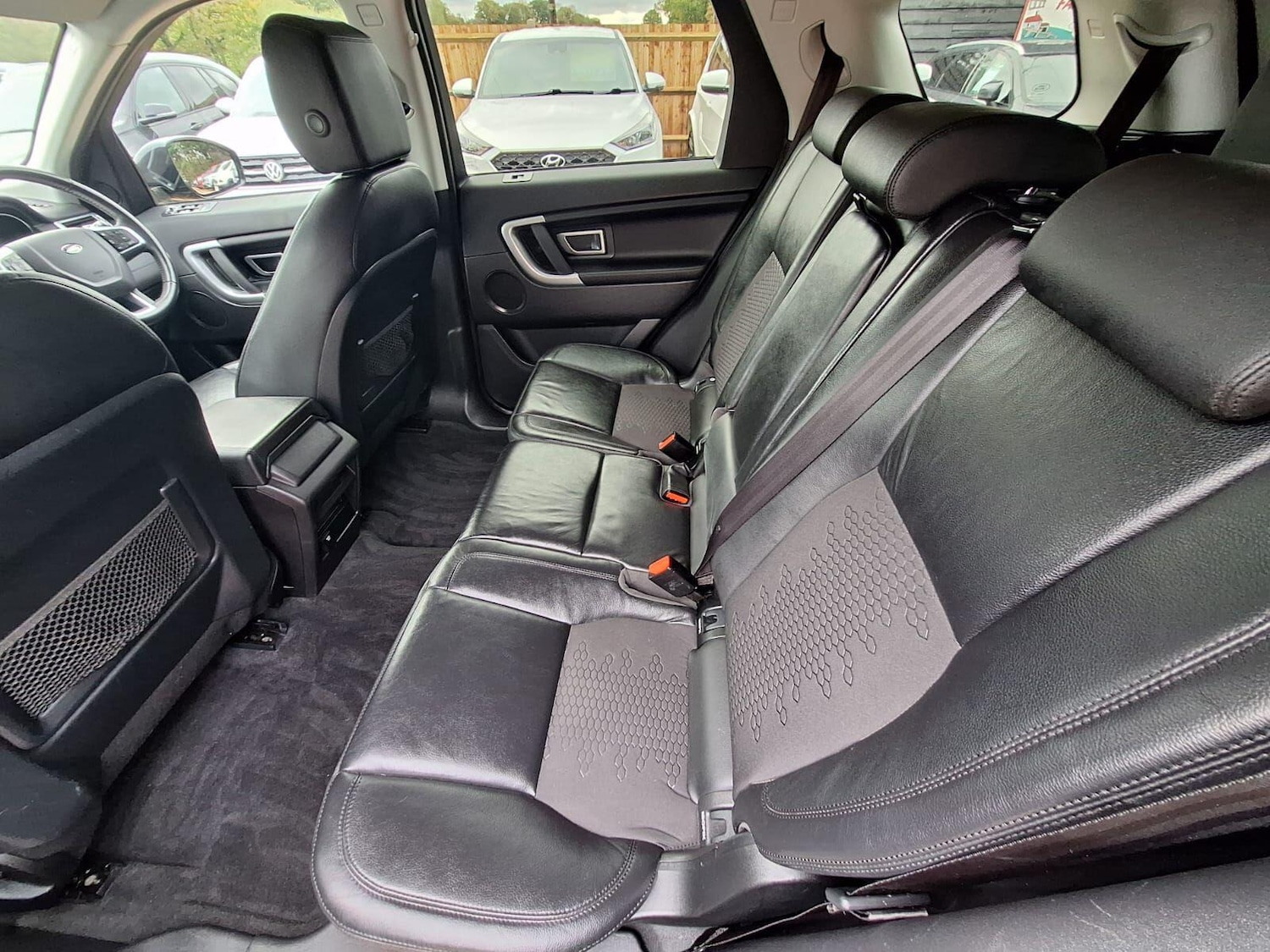 Used Land Rover Discovery Sport 2017 for sale - 76361667: Photo 15