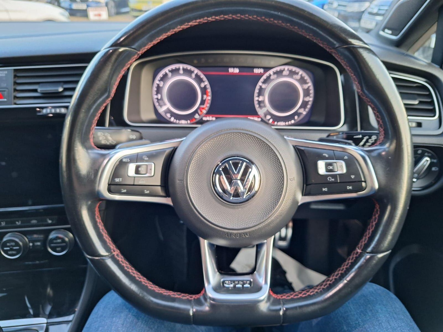 Used Volkswagen Golf 2018 for sale - 76400596: Photo 44