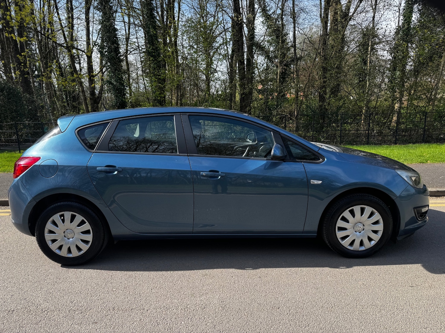 Used Vauxhall Astra 2013 for sale - 78149728: Photo 2