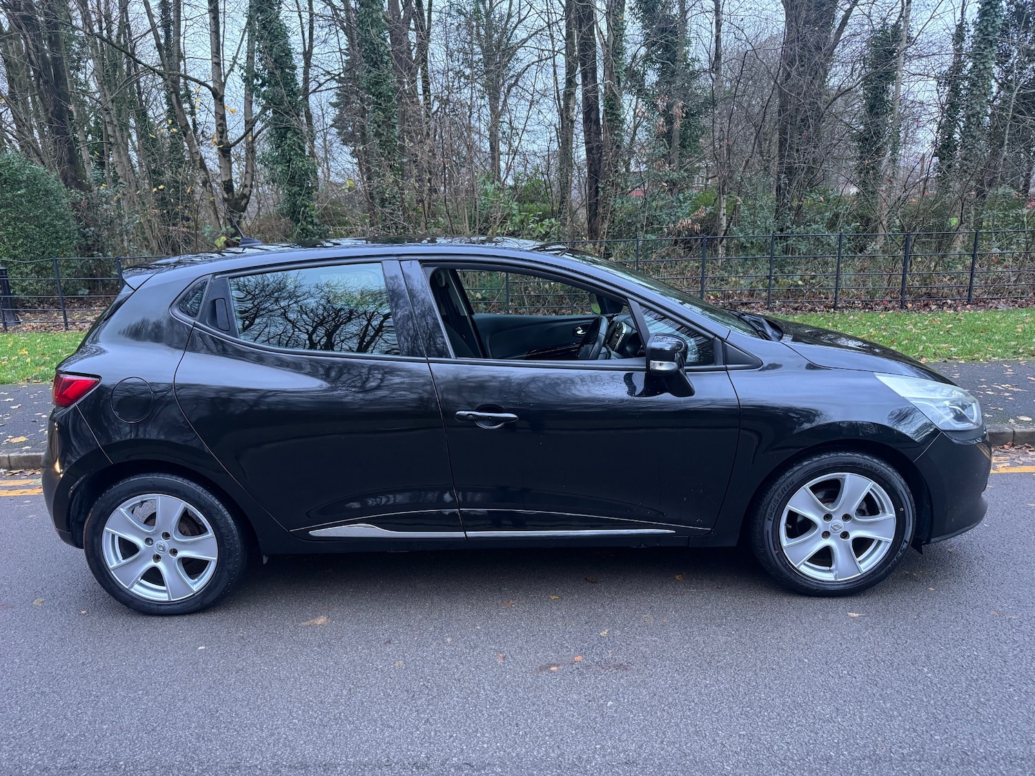 Used Renault Clio 2014 for sale - 76854640: Photo 2