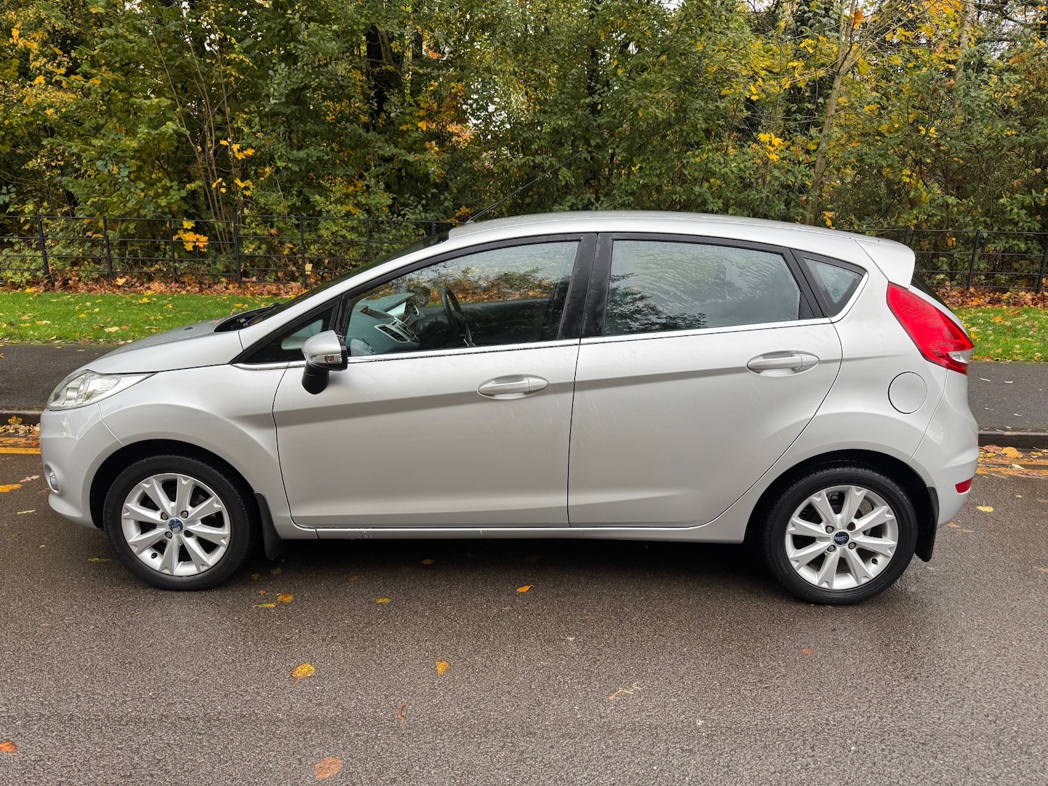 Used Ford Fiesta 2010 for sale - 76466669: Photo 2