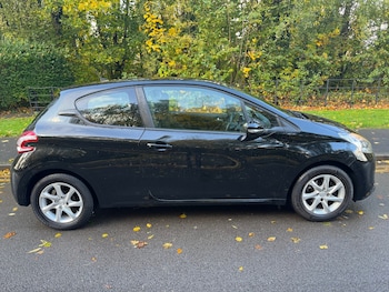 Used Peugeot 208 2014 for sale - 76363115: Photo