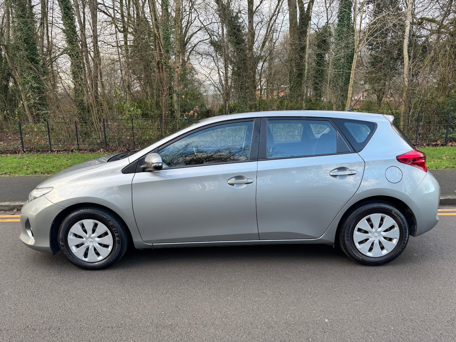 Used Toyota Auris 2013 for sale - 77005581: Photo 2