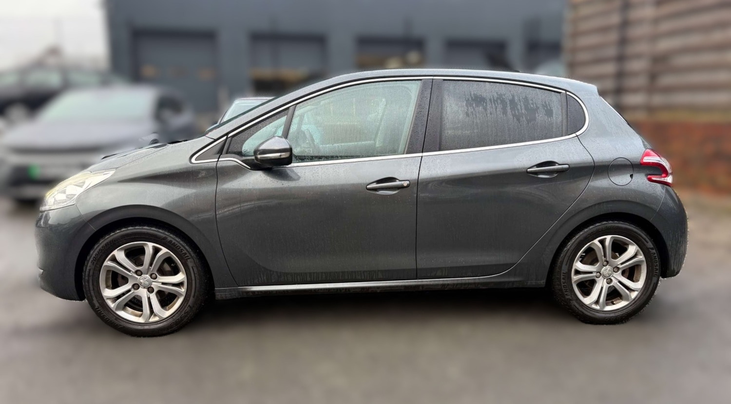 Used Peugeot 208 2013 for sale - 77199202: Photo 2